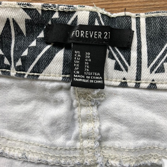 Black & White Tribal Aztec Stretchy Shorts - Picture 4 of 4